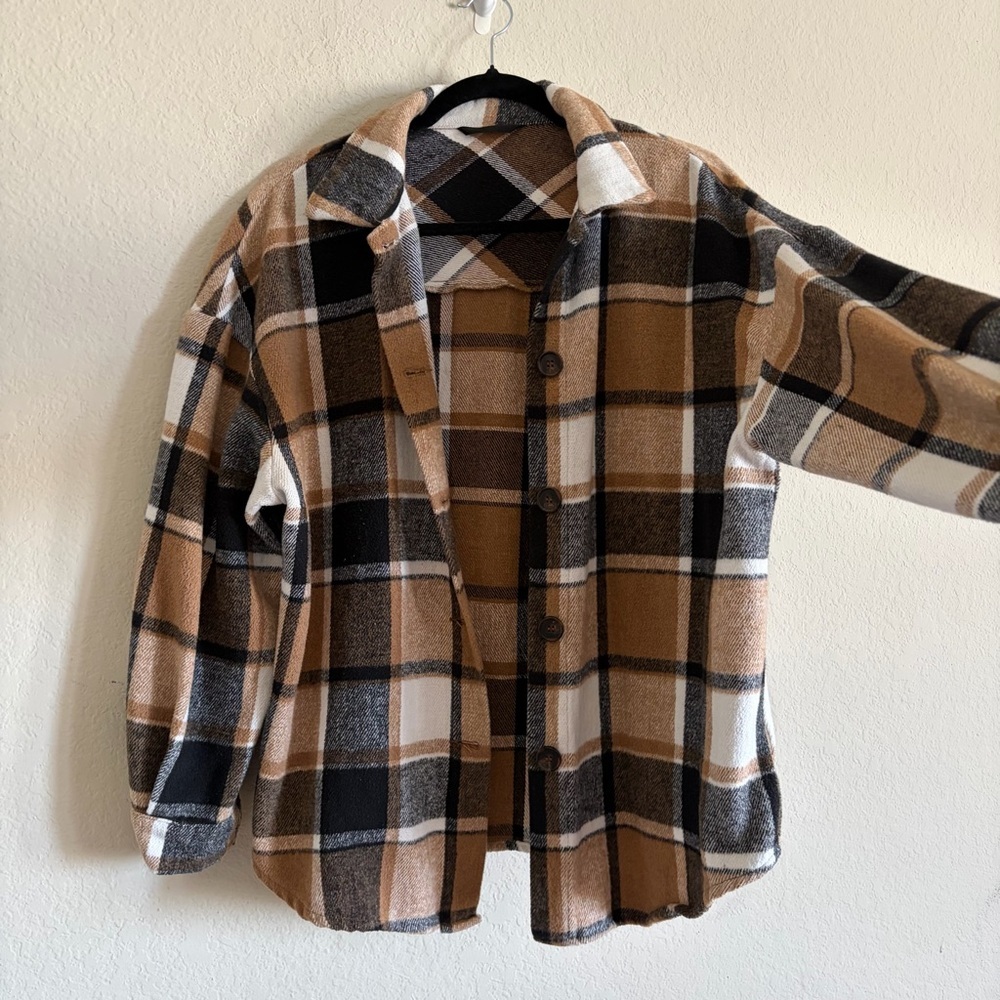 Woman’s Plaid Button-Up shacket size L cozy casual layering chic - Picture 2 of 6